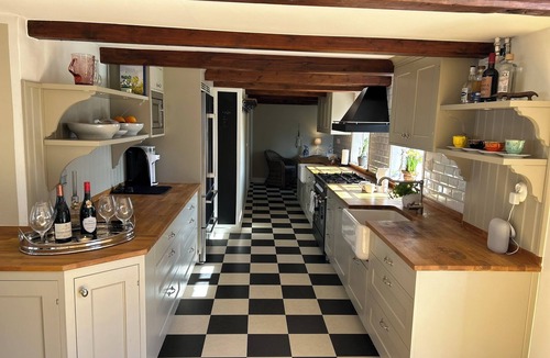 Viken House | Beautiful 1700 century house in the heart of Viken. Pets Allowed!