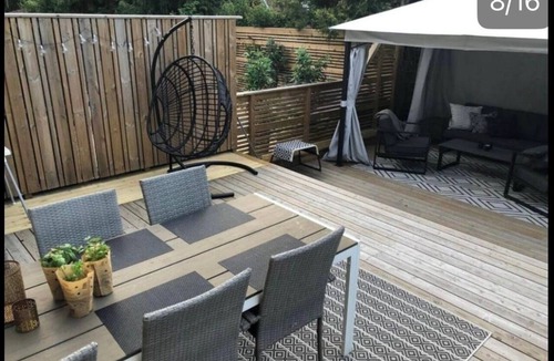 Vallingby House | Beautiful 4-bedroom home with parking and a garden
