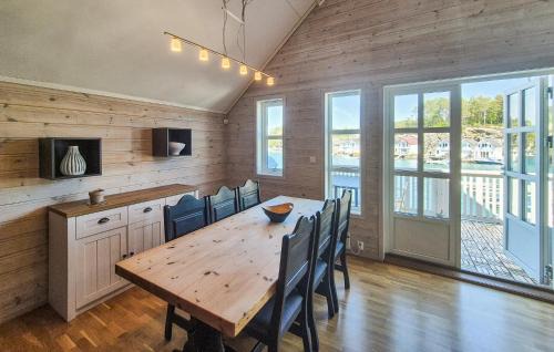 Sveio Apartment | Beautiful Apartment In Auklandshamn With Wifi