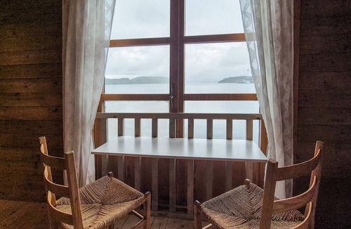 Fitjar Apartment | Beautiful apartment in Fitjar with house sea view