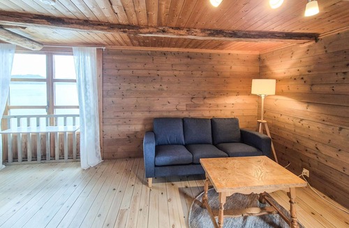 Fitjar Apartment | Beautiful apartment in Fitjar with house sea view