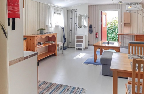 Navragol Apartment | Beautiful apartment in Holmsjö with WiFi