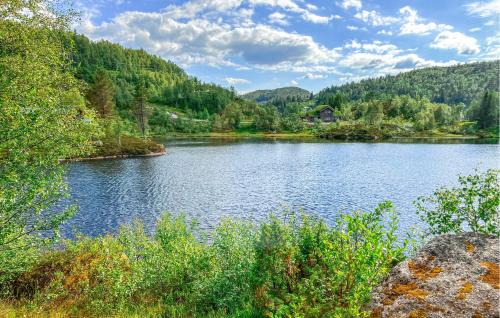 Fidjeland Apartment | Beautiful Apartment In Tjørhom With Lake View