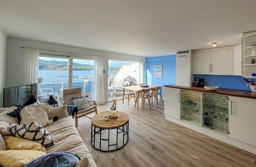 Tysnes Apartment | Beautiful apartment in Uggdal with house sea view