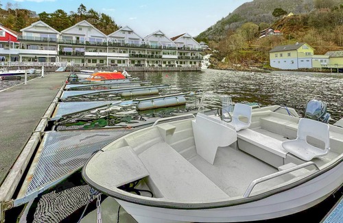 Tysnes Apartment | Beautiful apartment in Uggdal with house sea view