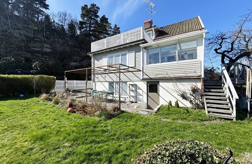 Ljungskile Ski Chalet | Beautiful archipelago villa outside Ljungskile | SE09056