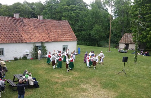 Tingstade Villa | Beautiful building from 1824. Close to swimming and 20 min to Visby