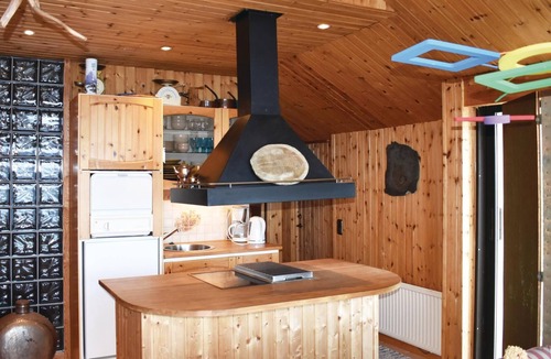 Horby House | Beautiful cottage on a lakeside property with wood-burning stove, sauna and beautiful view of lake R