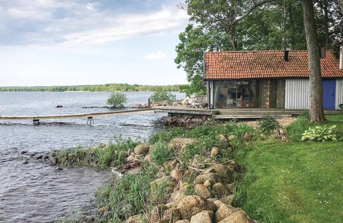 Horby House | Beautiful cottage on a lakeside property with wood-burning stove, sauna and beautiful view of lake R