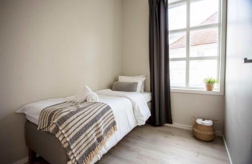 Sandviken Apartment | Beautiful Harbour Apartment With French Balcony