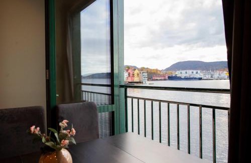 Sandviken Apartment | Beautiful Harbour Apartment With French Balcony
