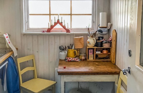 Undal House | Beautiful home in åkerberga with sauna