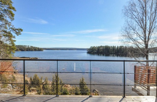 Arjang House | Beautiful home in årjäng with lake view
