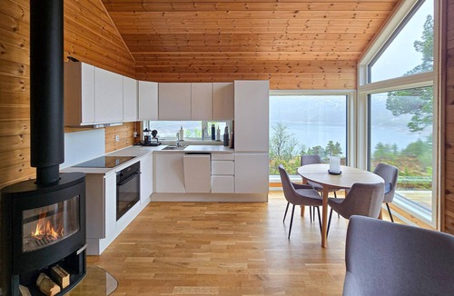Brekke House | Beautiful home in Bjordal with WiFi