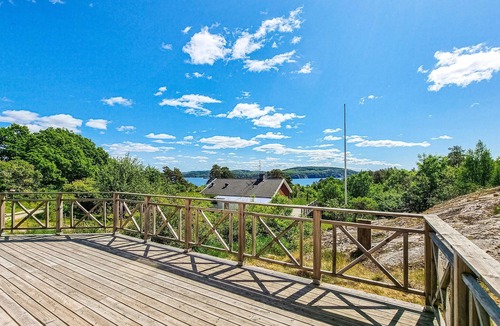 Brastad House | Beautiful home in Brastad with WiFi