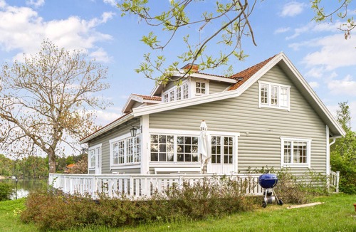 Eskilstuna House | Beautiful home in Eskilstuna with sauna