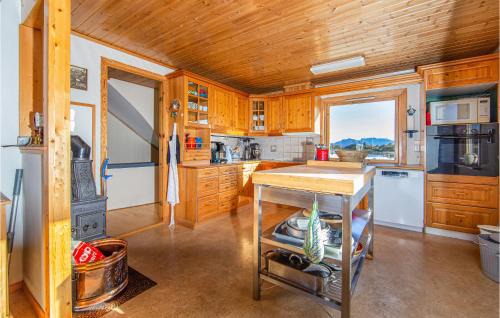 Haram House | Beautiful Home In Fjørtoft With Sauna