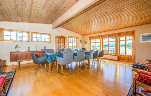 Haram House | Beautiful Home In Fjørtoft With Sauna