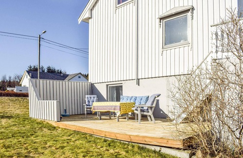 Haram House | Beautiful home in Fjørtoft with sauna