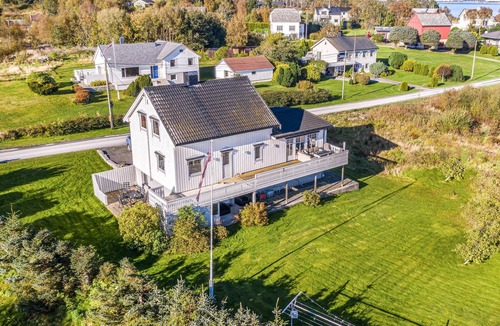 Haram House | Beautiful home in Fjørtoft with sauna
