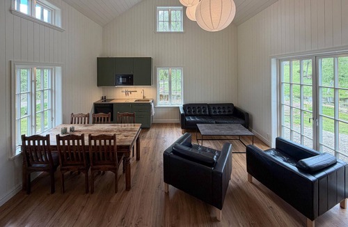 Holsbybrunn House | Beautiful home in Holsbybrunn with WiFi