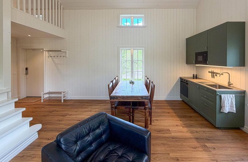 Holsbybrunn House | Beautiful home in Holsbybrunn with WiFi
