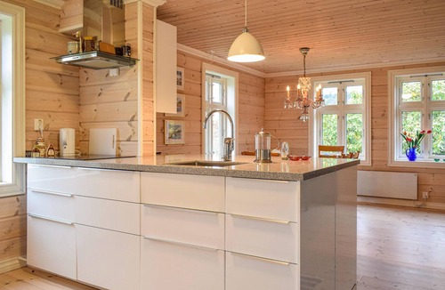 Suldal House | Beautiful home in Hebnes with house sea view