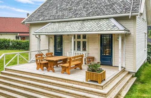 Suldal House | Beautiful home in Hebnes with house sea view