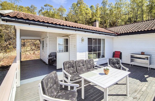 Nedstrand House | Beautiful home in Hebnes with WiFi
