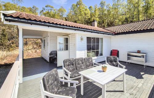 Nedstrand House | Beautiful Home In Hebnes With Wifi