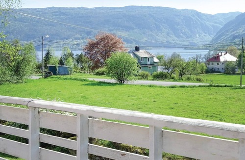 Hovsherad House | Beautiful home in Hovsherad with house sea view