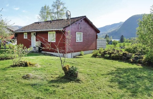 Hovsherad House | Beautiful home in Hovsherad with house sea view