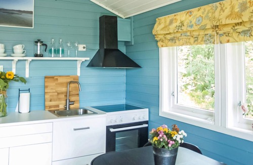 Mosterhamn House | Beautiful home in Mosterhamn with WiFi