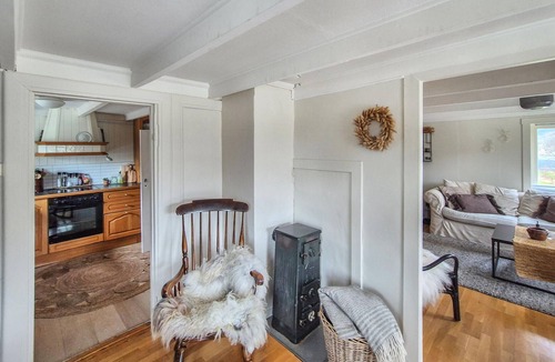 Vindafjord House | Beautiful home in Nedre Vats with house sea view
