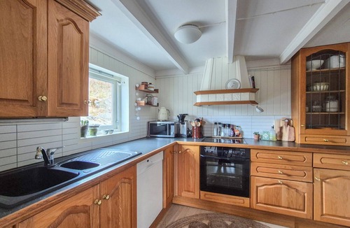 Vindafjord House | Beautiful home in Nedre Vats with house sea view