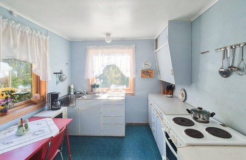 Vinnes House | Beautiful home in Reksteren with WiFi