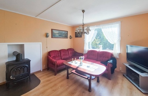 Vinnes House | Beautiful home in Reksteren with WiFi