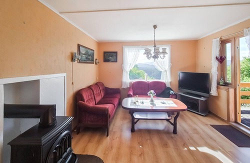 Vinnes House | Beautiful home in Reksteren with WiFi