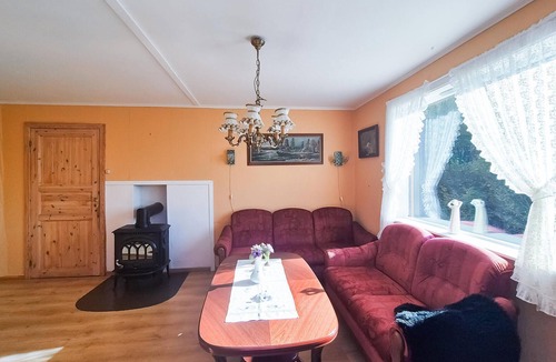 Vinnes House | Beautiful home in Reksteren with WiFi