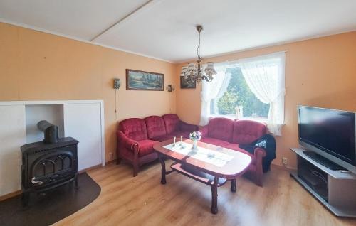 Vinnes House | Beautiful Home In Reksteren With Wifi