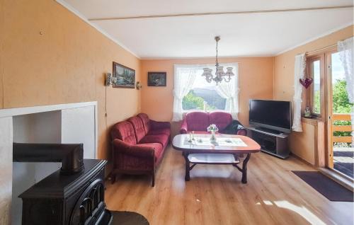 Vinnes House | Beautiful Home In Reksteren With Wifi