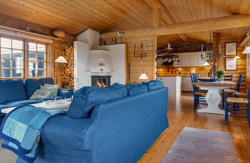 Hvaler House | Beautiful home in Skjærhalden with harbor view