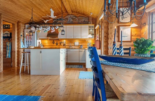 Hvaler House | Beautiful home in Skjærhalden with harbor view