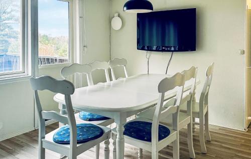 Vastra Gotaland House | Beautiful Home In Myggenäs With Sauna