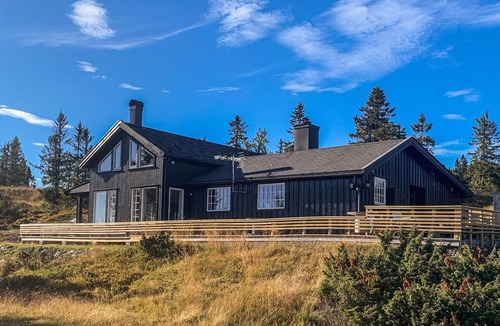 Sjusjoen House | Beautiful home in Sjusjøen with WiFi