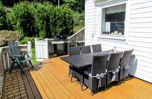Skjold House | Beautiful home in Skjold with WiFi