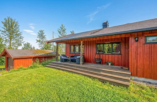 Lardal Municipality House | Beautiful home in Svarstad with WiFi