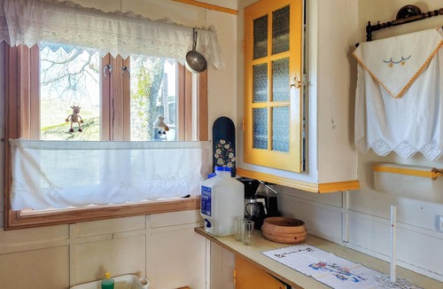 Sveio House | Beautiful home in Sveio with kitchen