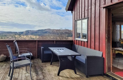 Sveio House | Beautiful home in Sveio with kitchen