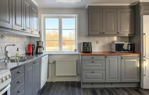 Tived House | Beautiful Home In Tived With Wifi
